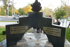 Denkmal für die beim Massaker ermordeten Assyrer; Foto: Celik